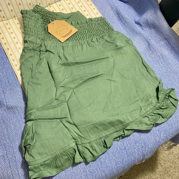 NWT Kori Green High Waist Shorts with Flowy Ruffle Hem - Picture 7 of 7